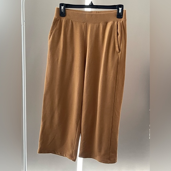 Uniqlo lounge wear PJ SET TOP + BOTTOM. Gently worn. - Picture 5 of 6